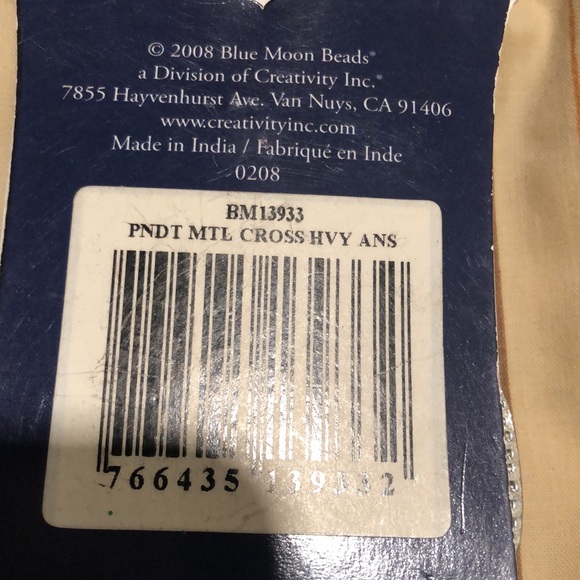 NWT Heavy silver tone ornate cross - Picture 7 of 8